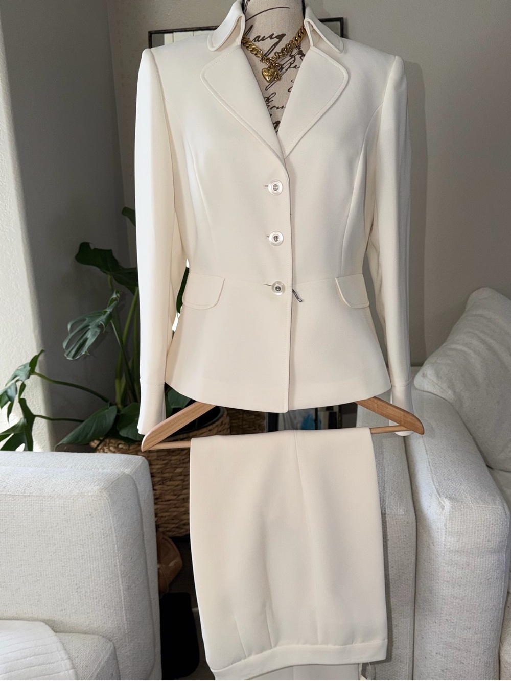 Cream Women's Two-Piece Suit - Classic Blazer & Skirt